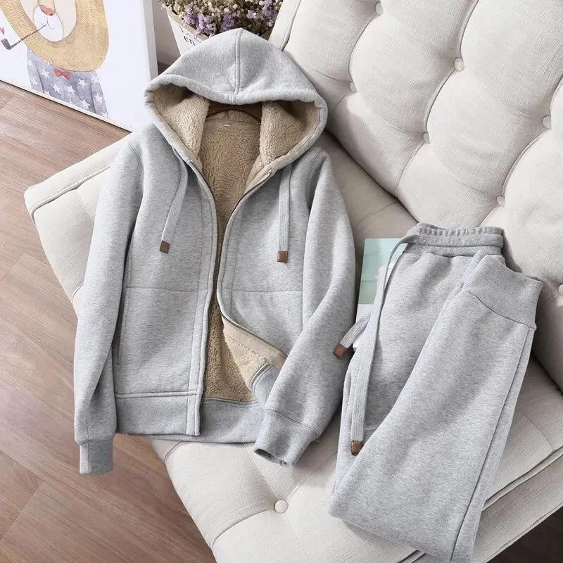 Large size sports suit with velvet padding for women Autumn/Winter 2022 new bf Korean casual 2 piece winter fashion set